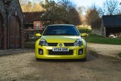 Renault Clio V6 Phase 2 vandut cu 90.000 de lire sterline