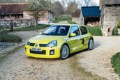 Renault Clio V6 Phase 2 vandut cu 90.000 de lire sterline