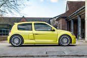 Renault Clio V6 Phase 2 vandut cu 90.000 de lire sterline