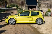 Renault Clio V6 Phase 2 vandut cu 90.000 de lire sterline