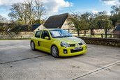 Renault Clio V6 Phase 2 vandut cu 90.000 de lire sterline