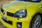 Renault Clio V6 Phase 2 vandut cu 90.000 de lire sterline