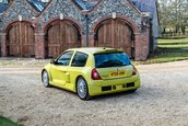 Renault Clio V6 Phase 2 vandut cu 90.000 de lire sterline
