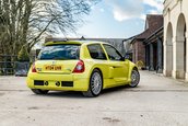 Renault Clio V6 Phase 2 vandut cu 90.000 de lire sterline