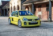 Renault Clio V6 Phase 2 vandut cu 90.000 de lire sterline