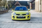 Renault Clio V6 Phase 2 vandut cu 90.000 de lire sterline