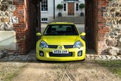 Renault Clio V6 Phase 2 vandut cu 90.000 de lire sterline