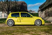 Renault Clio V6 Phase 2 vandut cu 90.000 de lire sterline