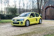 Renault Clio V6 Phase 2 vandut cu 90.000 de lire sterline