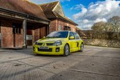 Renault Clio V6 Phase 2 vandut cu 90.000 de lire sterline