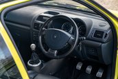Renault Clio V6 Phase 2 vandut cu 90.000 de lire sterline