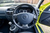 Renault Clio V6 Phase 2 vandut cu 90.000 de lire sterline