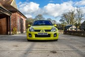 Renault Clio V6 Phase 2 vandut cu 90.000 de lire sterline