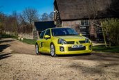 Renault Clio V6 Phase 2 vandut cu 90.000 de lire sterline