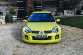 Renault Clio V6 Phase 2 vandut cu 90.000 de lire sterline