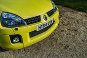 Renault Clio V6 Phase 2 vandut cu 90.000 de lire sterline