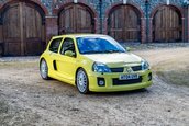 Renault Clio V6 Phase 2 vandut cu 90.000 de lire sterline