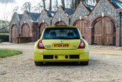 Renault Clio V6 Phase 2 vandut cu 90.000 de lire sterline