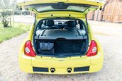 Renault Clio V6 Phase 2 vandut cu 90.000 de lire sterline