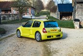 Renault Clio V6 Phase 2 vandut cu 90.000 de lire sterline