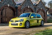 Renault Clio V6 Phase 2 vandut cu 90.000 de lire sterline