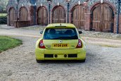 Renault Clio V6 Phase 2 vandut cu 90.000 de lire sterline