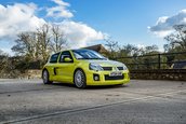 Renault Clio V6 Phase 2 vandut cu 90.000 de lire sterline