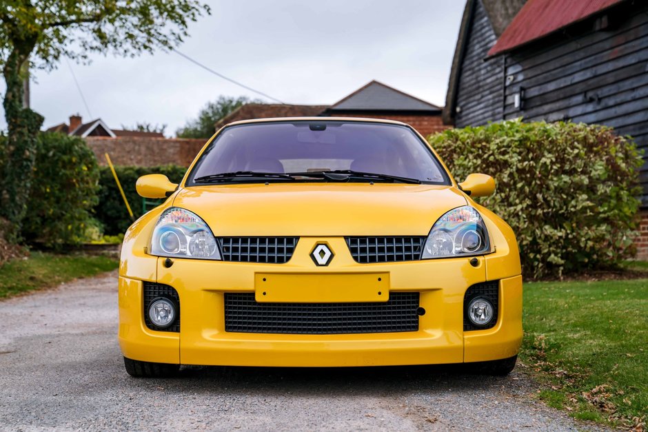 Renault Clio V6