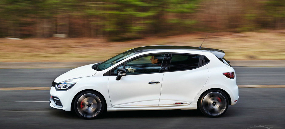 Renault dezminte oficial faptul ca sunt rechemate 700.000 de masini in service Renault dezminte oficial faptul ca sunt rechemate 700.000 de masini in service
