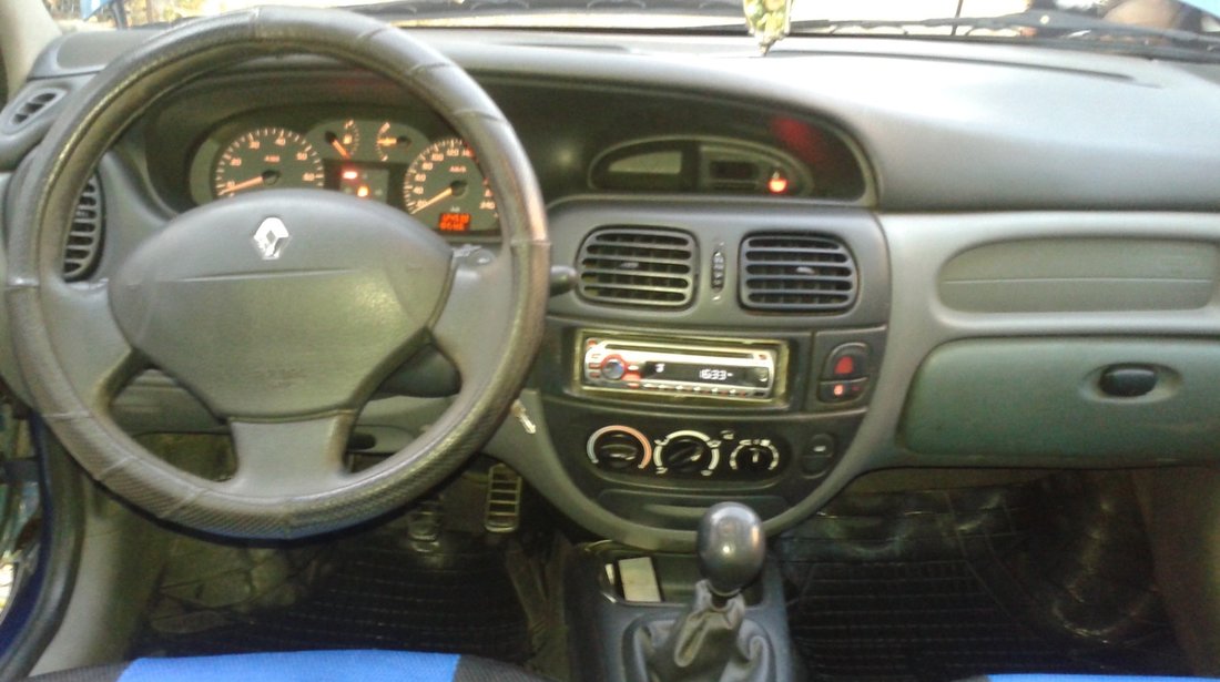 Renault Megane 16 berlina 2000