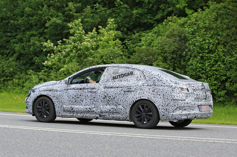 Renault Megane Sedan - Poze Spion