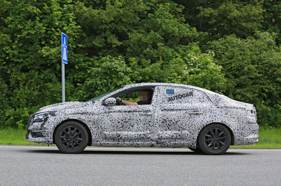 Renault Megane Sedan - Poze Spion