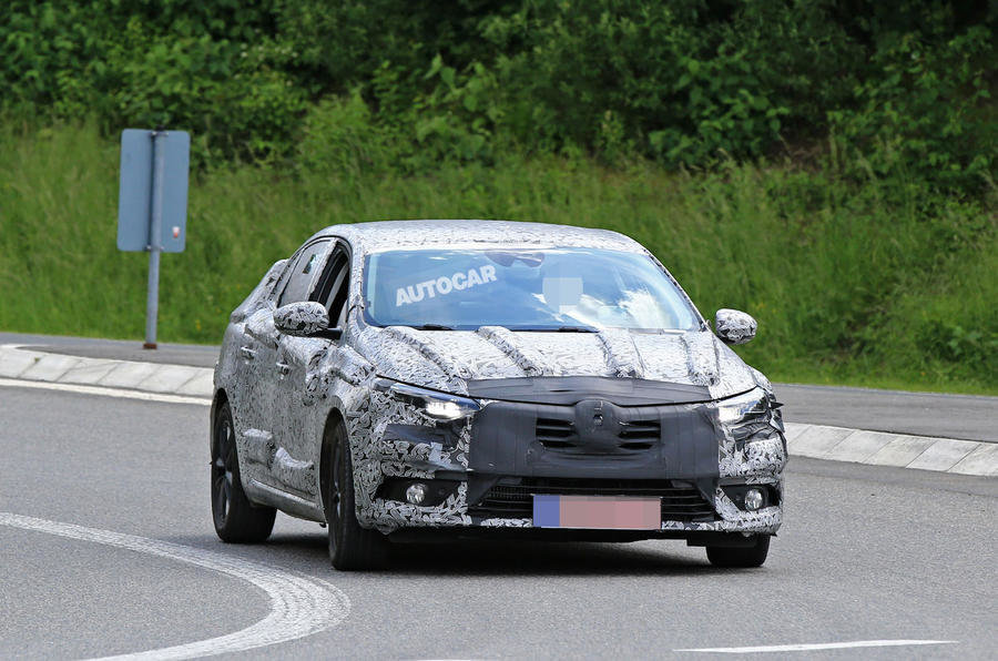 Renault Megane Sedan - Poze Spion