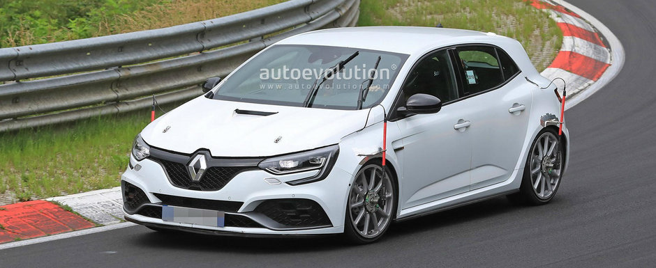 Renault pregateste asaltul. Noul Megane RS Trophy de 300 de cai a fost surprins pe Nurburgring Renault pregateste asaltul. Noul Megane RS Trophy de 300 de cai a fost surprins pe Nurburgring
