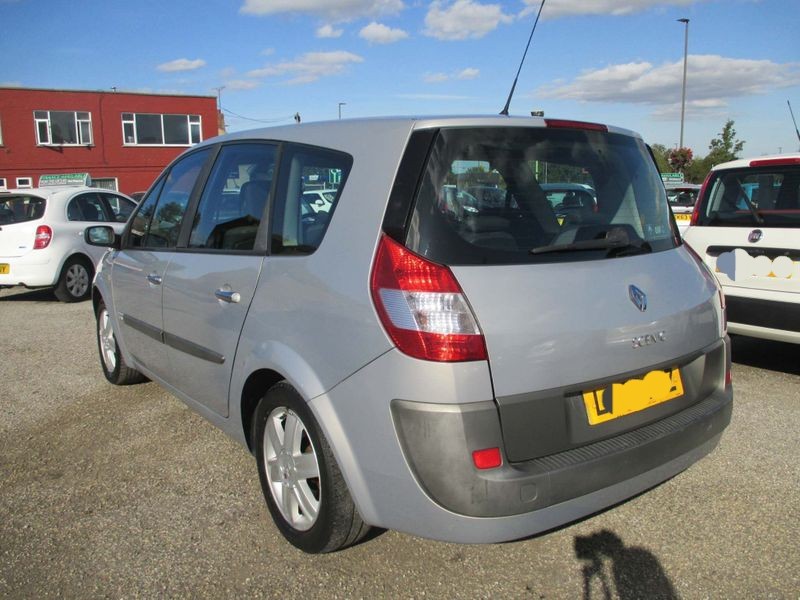 Renault scenic 2 din 2005 motor 2.0 benzina automata.