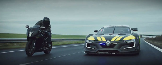 Renault Sport RS 01 devine cea mai cool masina de politie. Pentru doar 2 minute, ce-i drept.