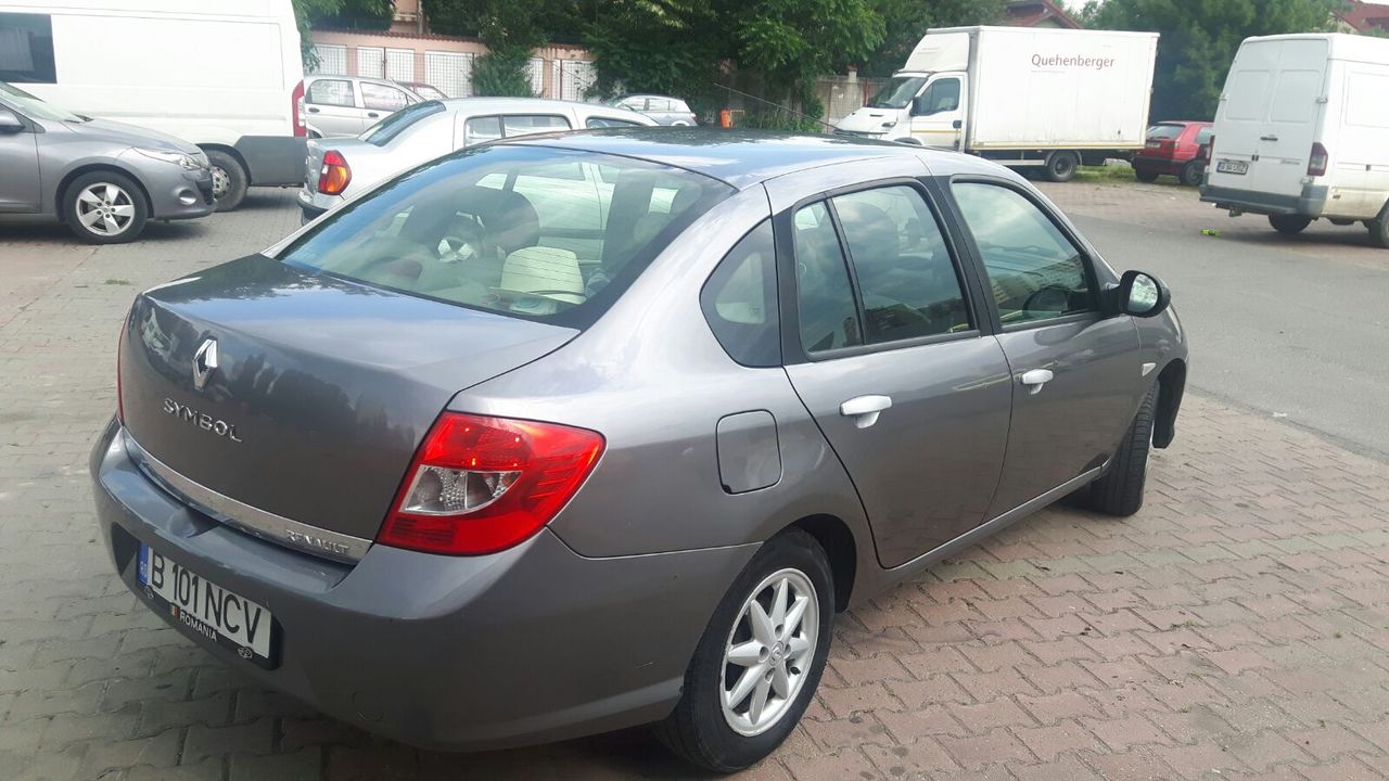 Renault symbol 2009
