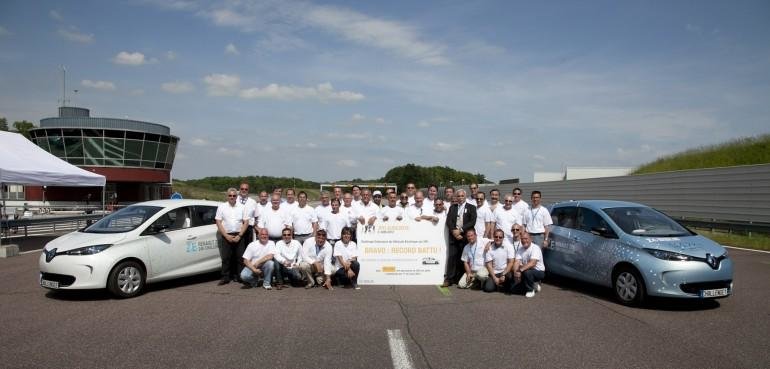 Renault Zoe a depasit recordul de distanta stabilit de Citroen AX CEA Renault Zoe a depasit recordul de distanta stabilit de Citroen AX CEA
