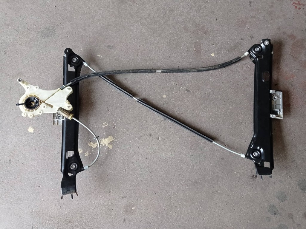 Reparatii Macarale Geam Chevrolet Camaro (2010-2015)