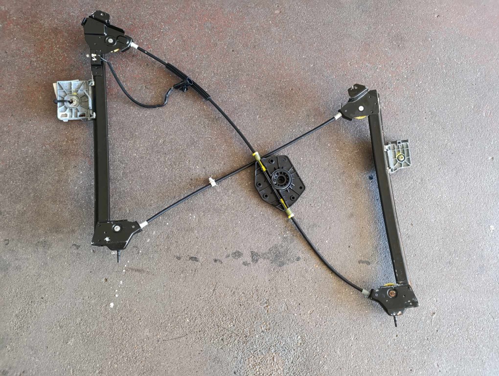 Reparatii Macarale Geam Ferrari California (2009-2014)