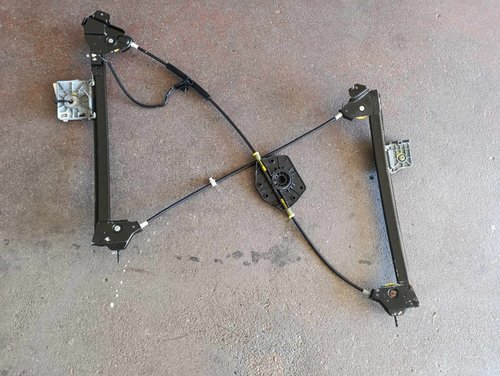 Reparatii Macarale Geam Ferrari California (2009-2014)