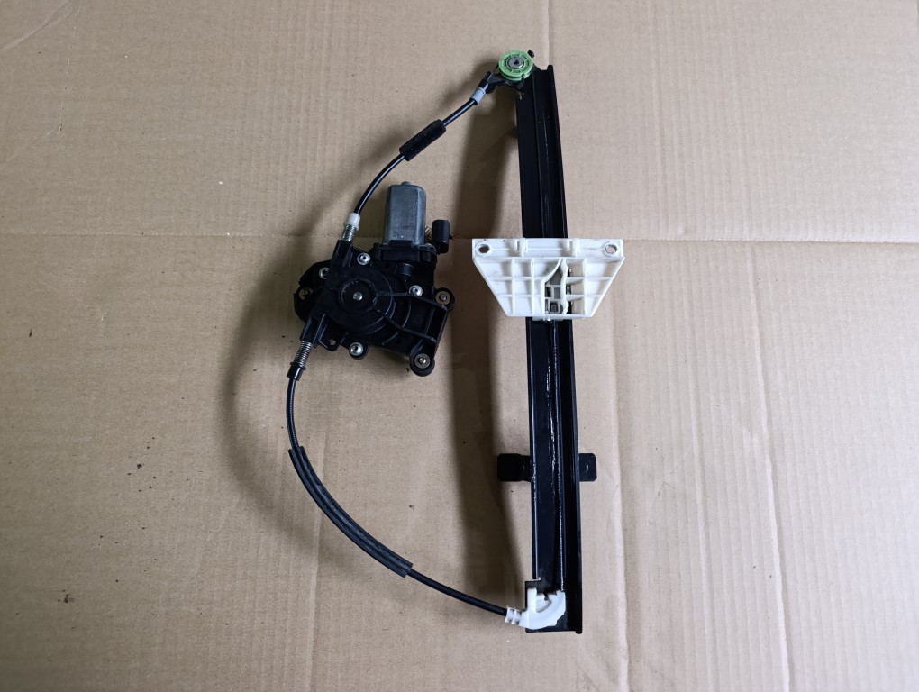 Reparatii Macarale Geam spate Lancia Thesis (2001-2009)