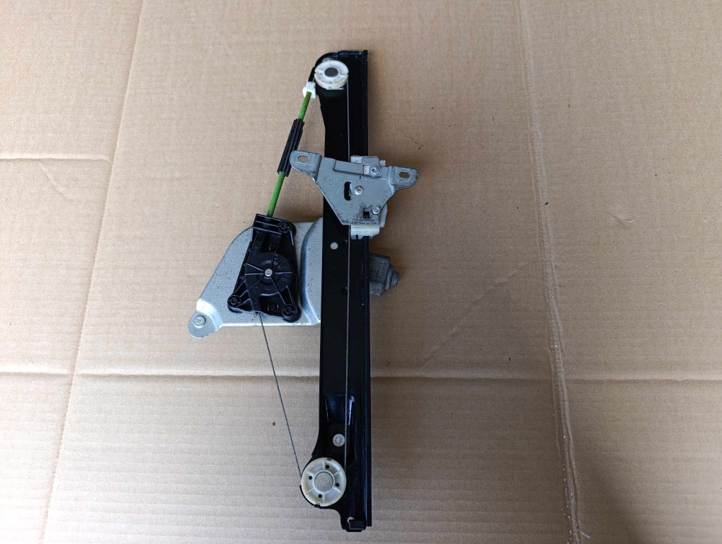 Reparatii Macarale Geam spate Saab 9-3 (2003-2012)