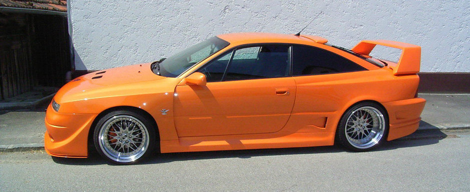 Retraieste nebunia anilor 2000 la volanul acestui Opel Calibra radical modificat Retraieste nebunia anilor 2000 la volanul acestui Opel Calibra radical modificat