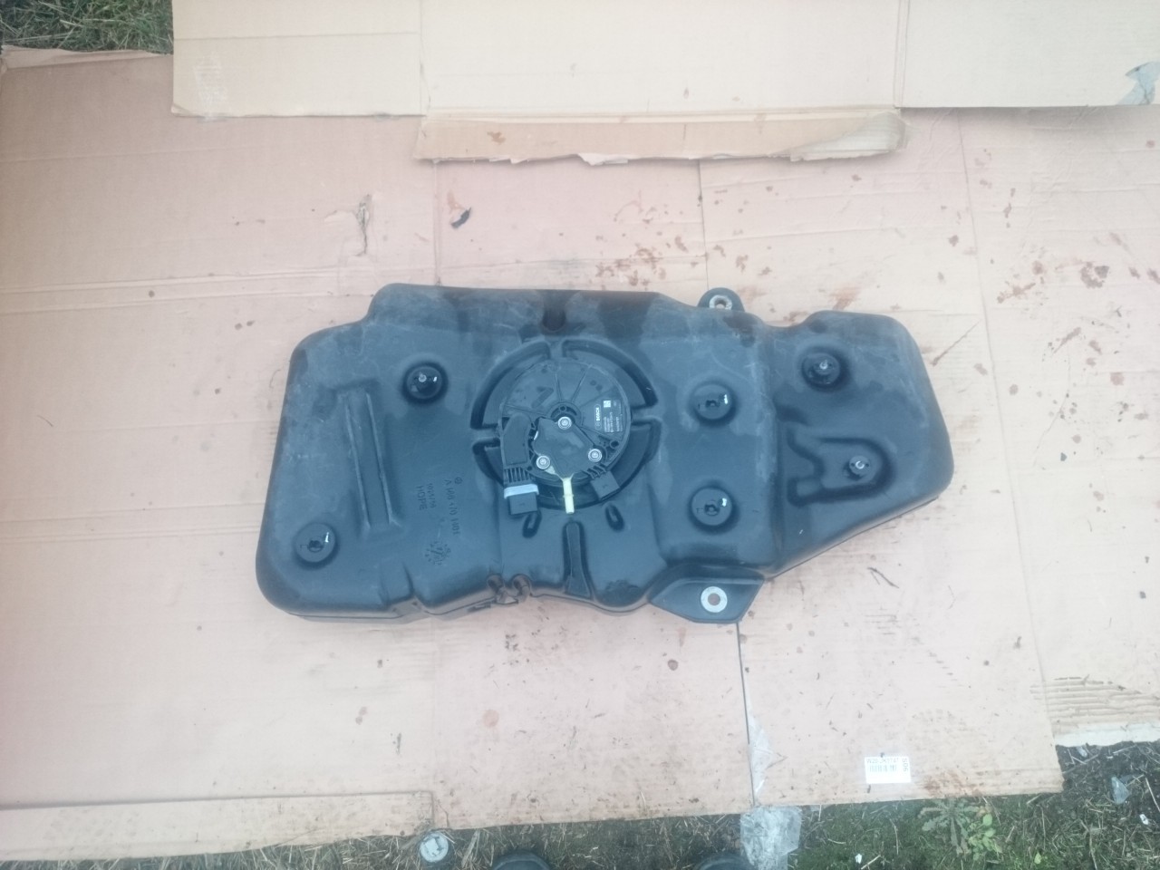 Rezervor AdBlue pentru Mercedes ML W166, GLE, W292 cod A1664704401, A0994710475