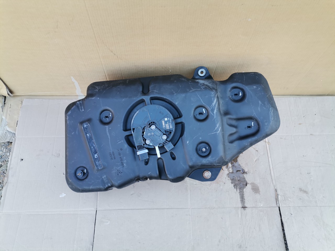 Rezervor AdBlue pentru Mercedes ML W166, GLE, W292 cod A1664704401, A0994710475
