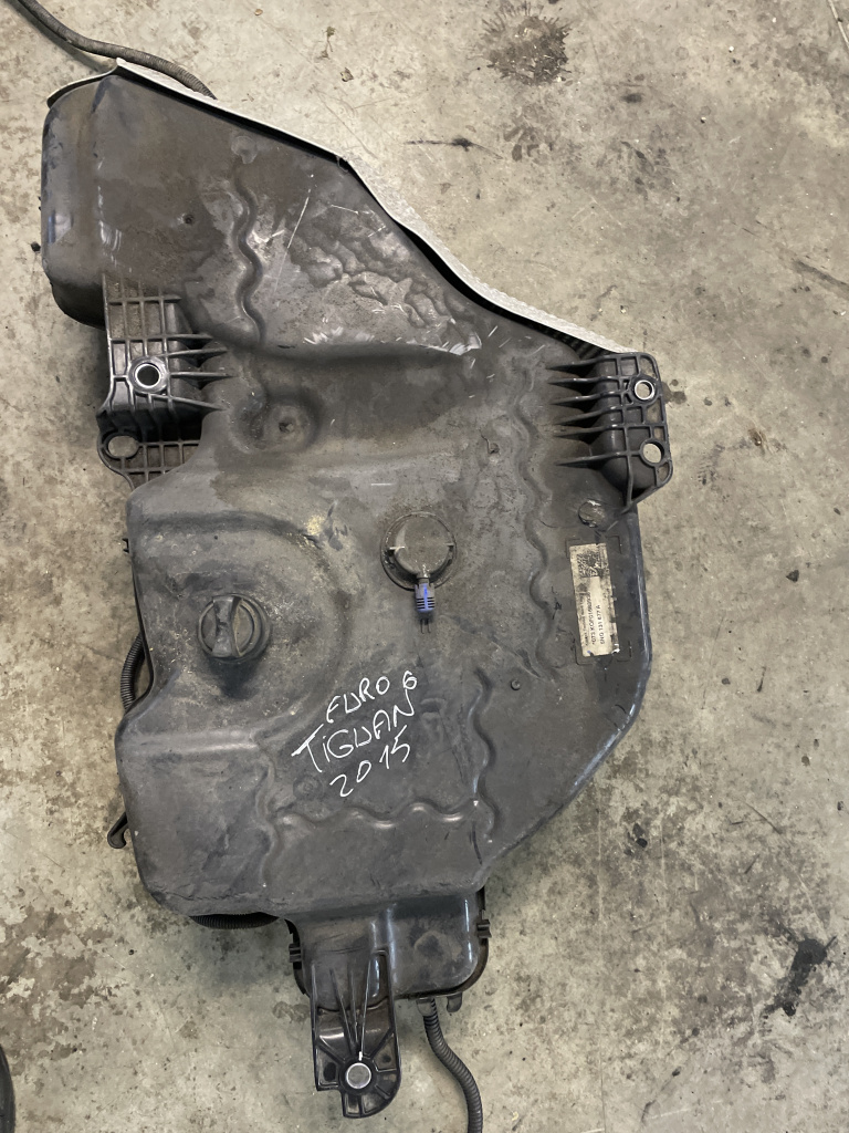 Rezervor AdBlue Volkswagen Tiguan 2.0 Motorina 2015, 5N0131877A / 5Q0131969C