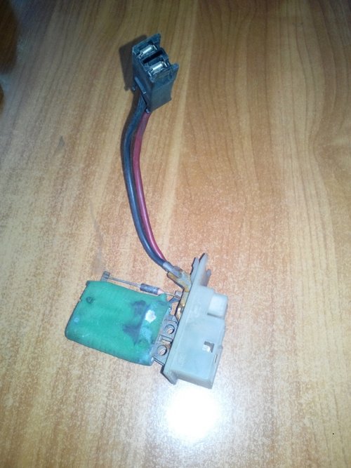 REZISTENTA / RELEU TREPTE AEROTERMA COD 90463851 OPEL VECTRA B FAB. 1995 – 2001 ⭐⭐⭐⭐⭐