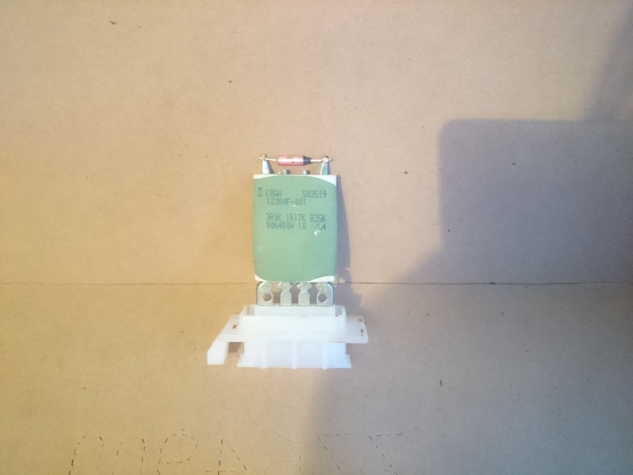 Rezistenta trepte aeroterma Opel Corsa, Peugeot 107 cod 3R0K1R17K / 3R0K1R17KR35K