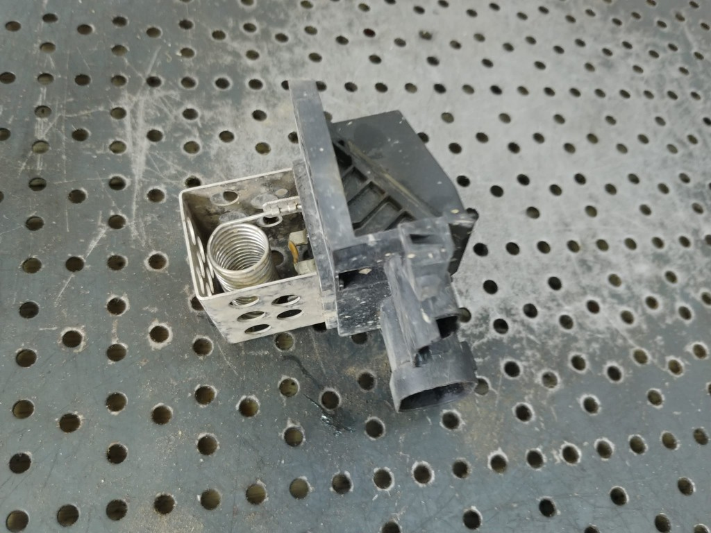 Rezistenta trepte aeroterma peugeot 307 2002275